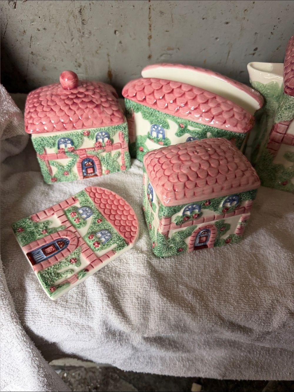 Avon country Cottage Ceramic Set 1980’s